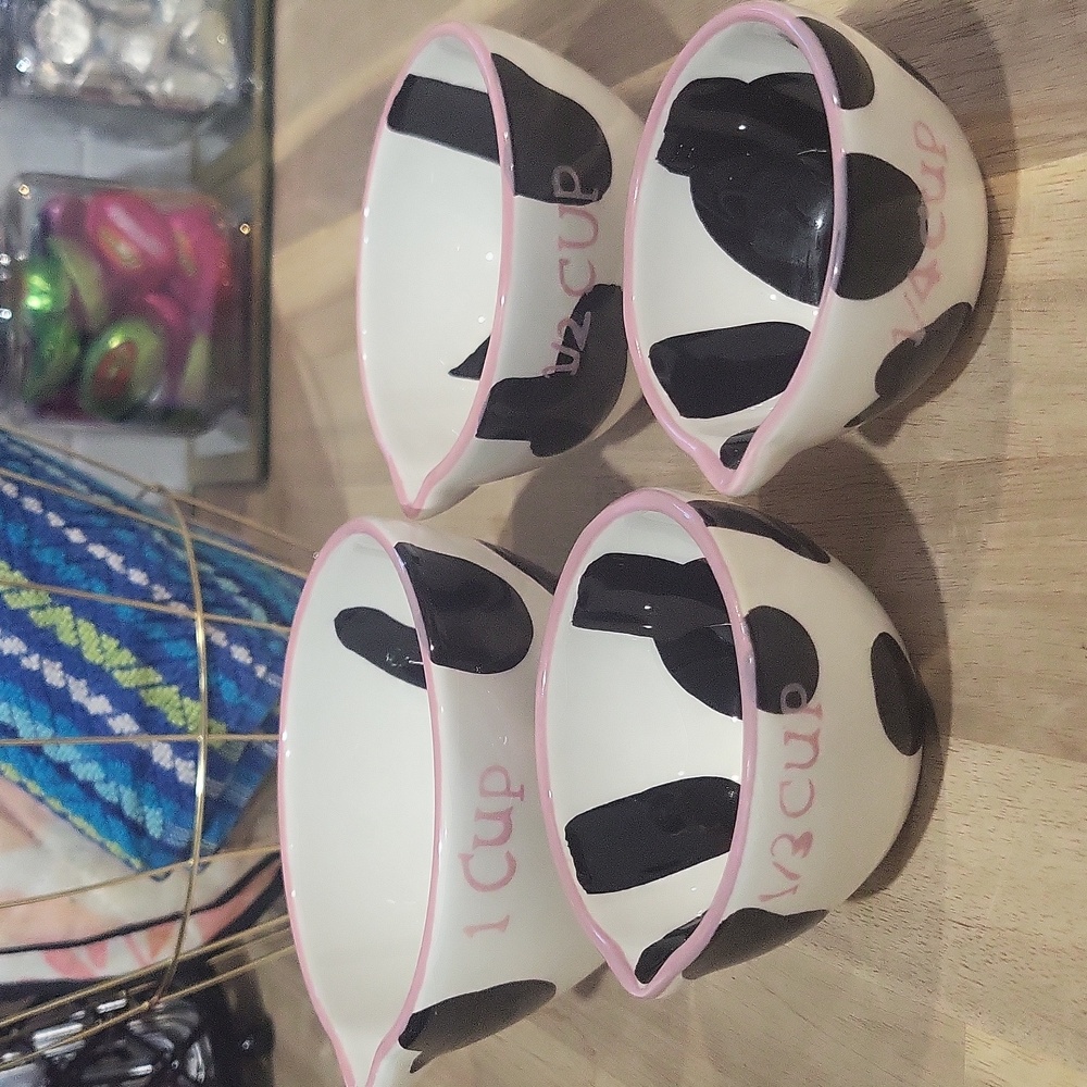 Cute! Farmhouse Black, White, & Pink Vintage Cow Ceramic Measuring Cup Set🎀🐄 - Picture 2 of 8